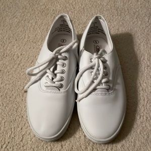 CHEROKEE-Women’s sneaker NWOT